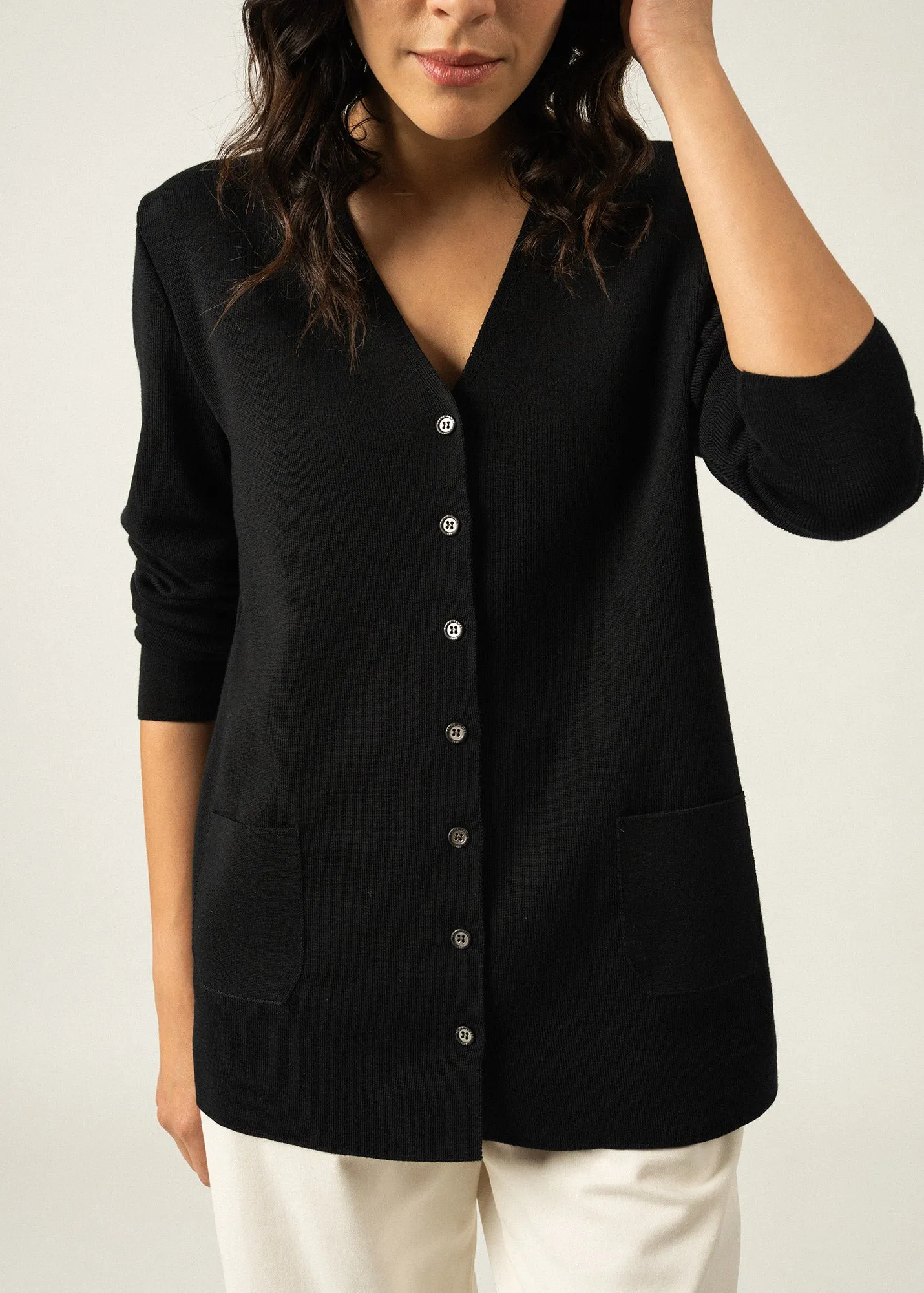 Blainville V neck cardigan - buttoned, in soft wool (NOIR)