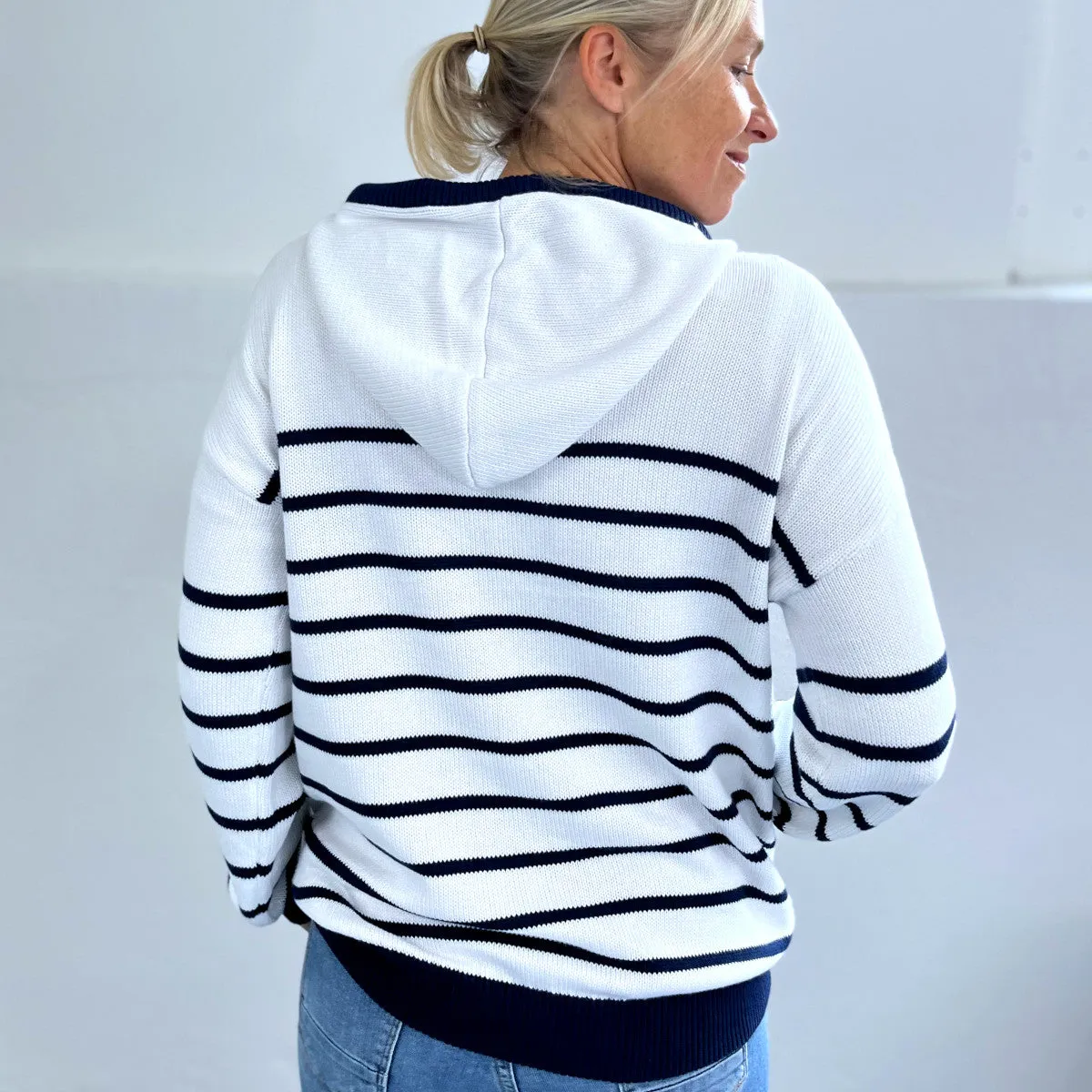 Herzlein® Hoodie in Strick mit Streifen - Navy Blau und Weiß