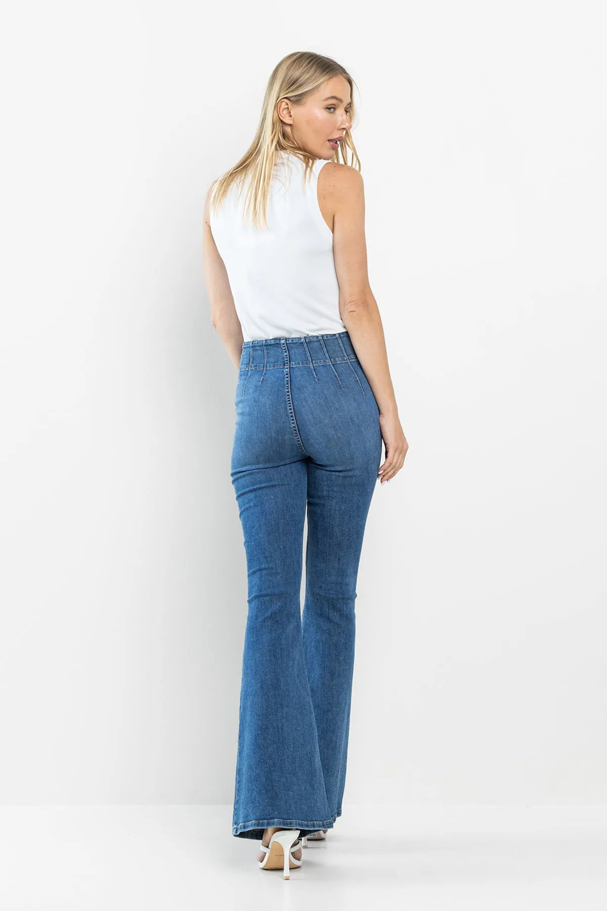 HIGH RISE TWO BUTTON FLARE JEANS IN MEDIUM DARK / SP-P12295