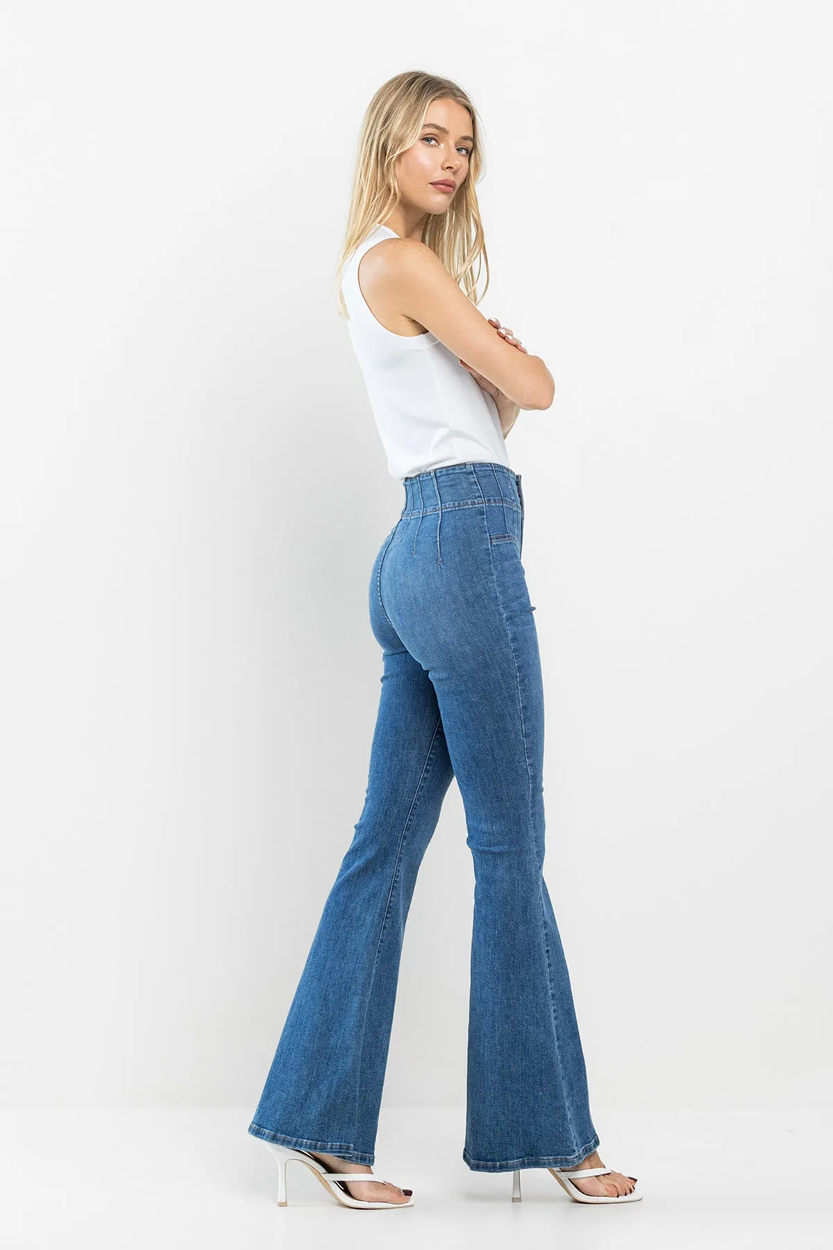 HIGH RISE TWO BUTTON FLARE JEANS IN MEDIUM DARK / SP-P12295