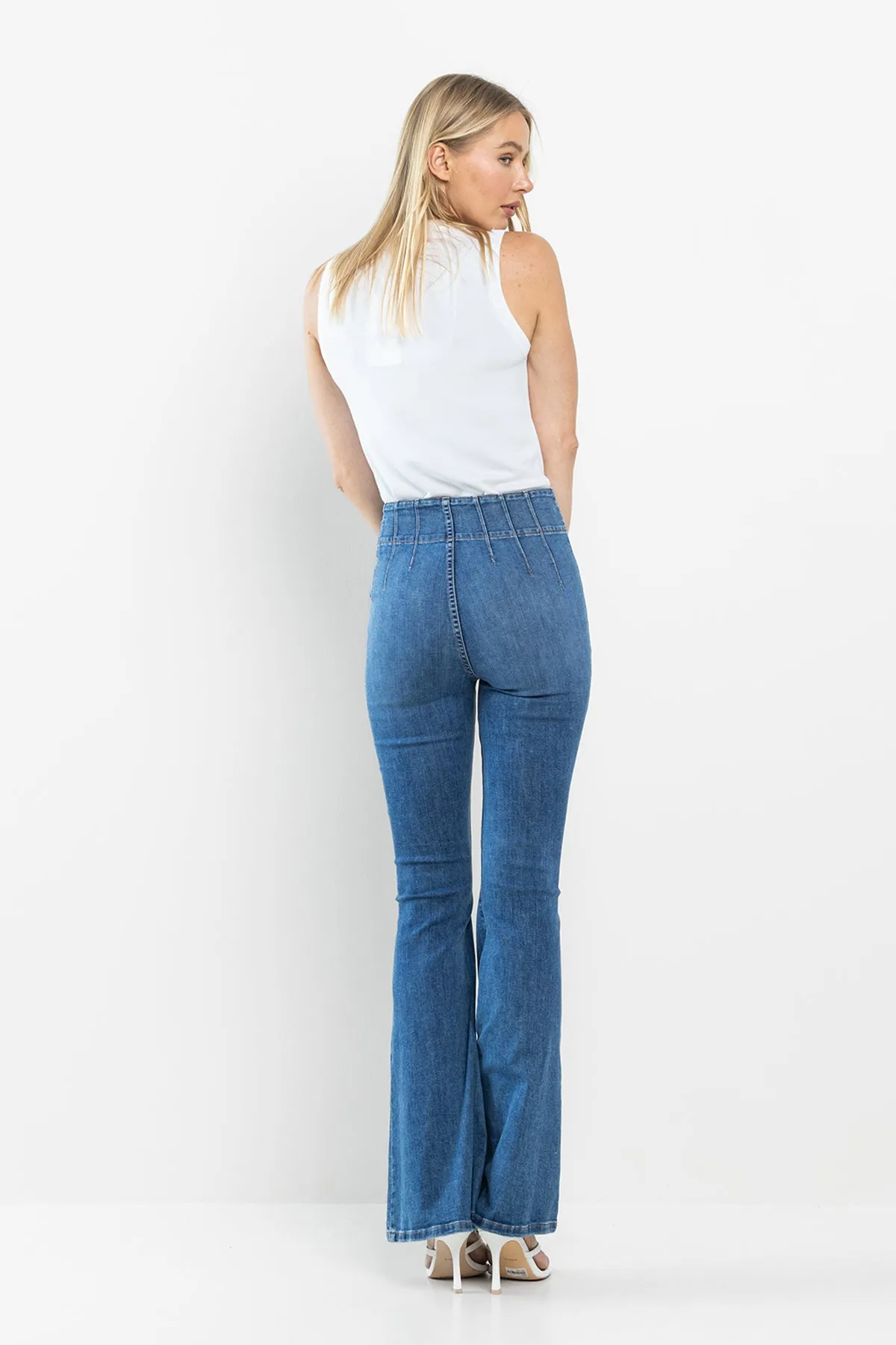 HIGH RISE TWO BUTTON FLARE JEANS IN MEDIUM DARK / SP-P12295