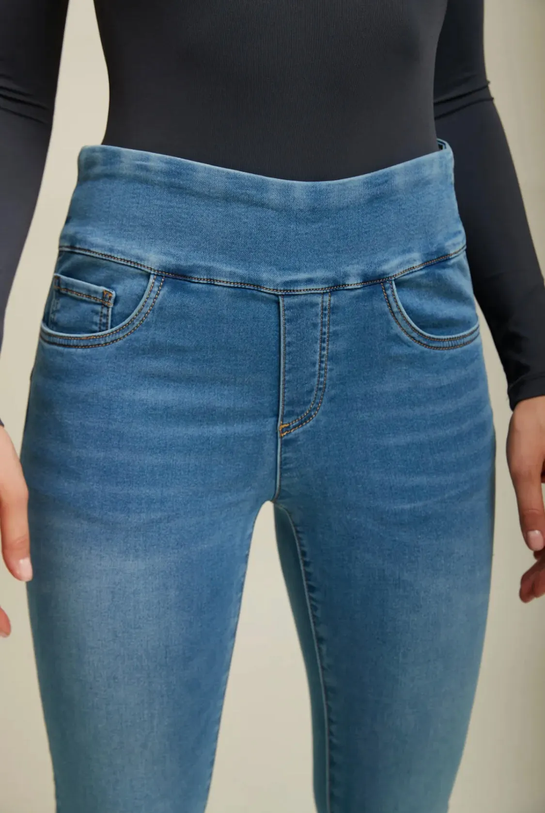 Lisa - Mid Wash Stretch High Waist Jeans