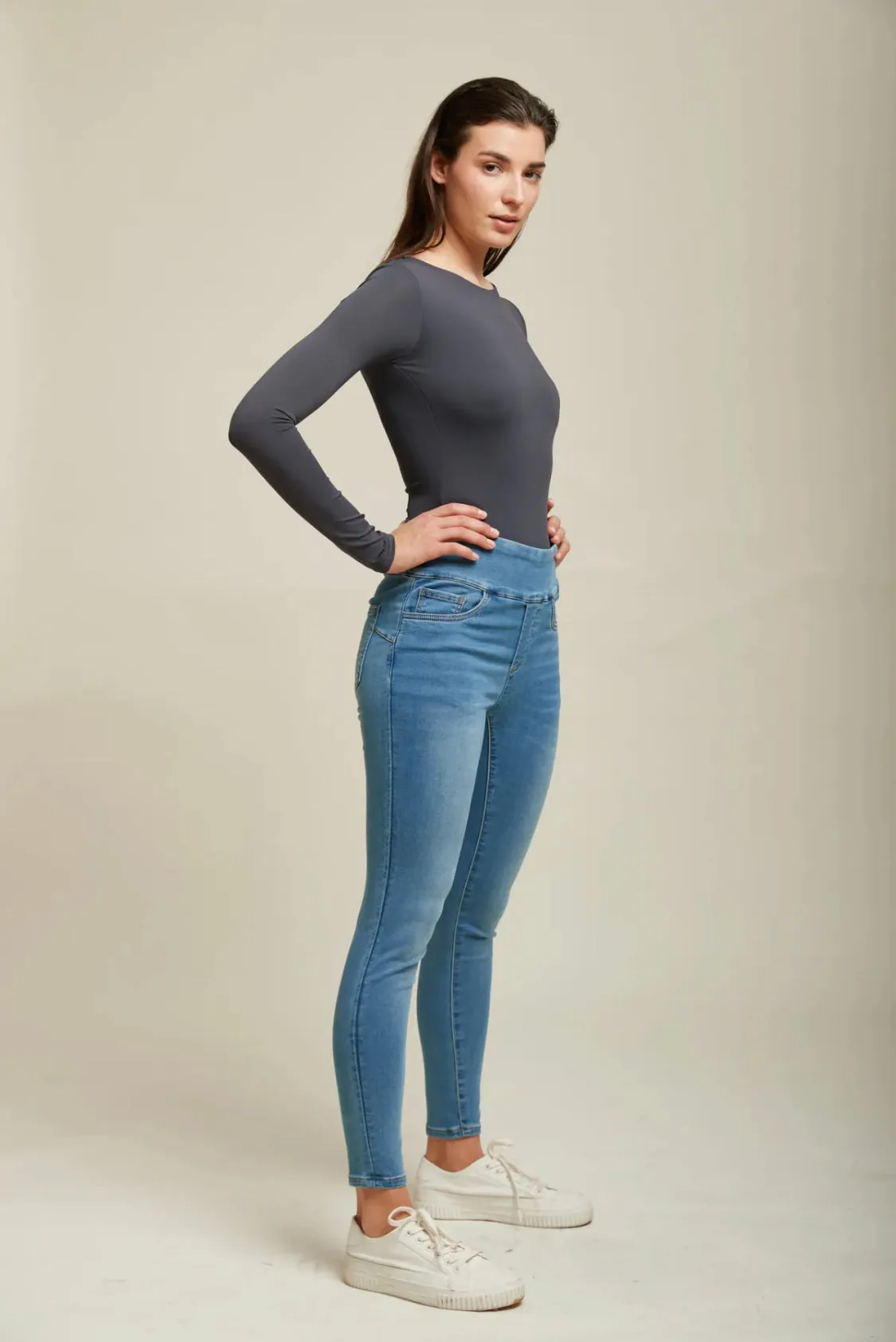 Lisa - Mid Wash Stretch High Waist Jeans