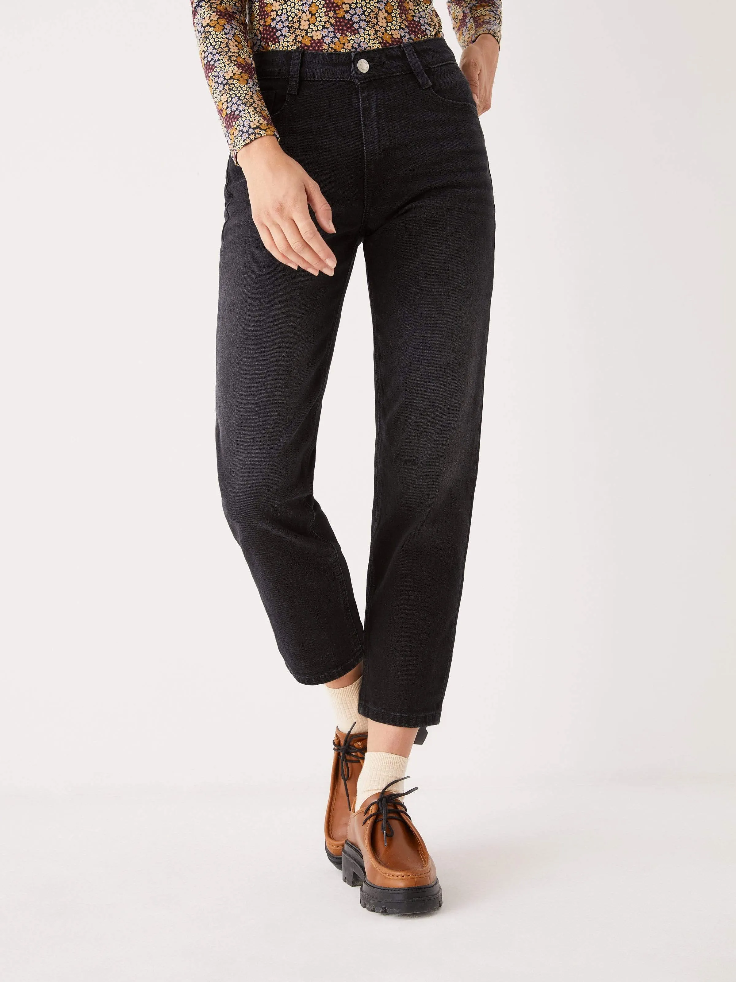 The Cyndi Straight Jean in Black