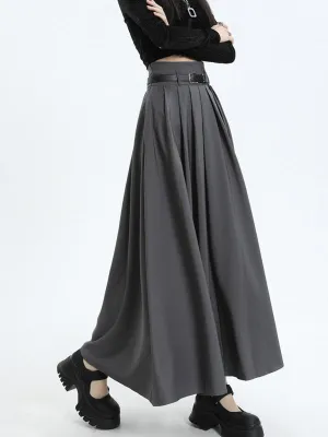 Women's A-line pleated skirt with wide hem